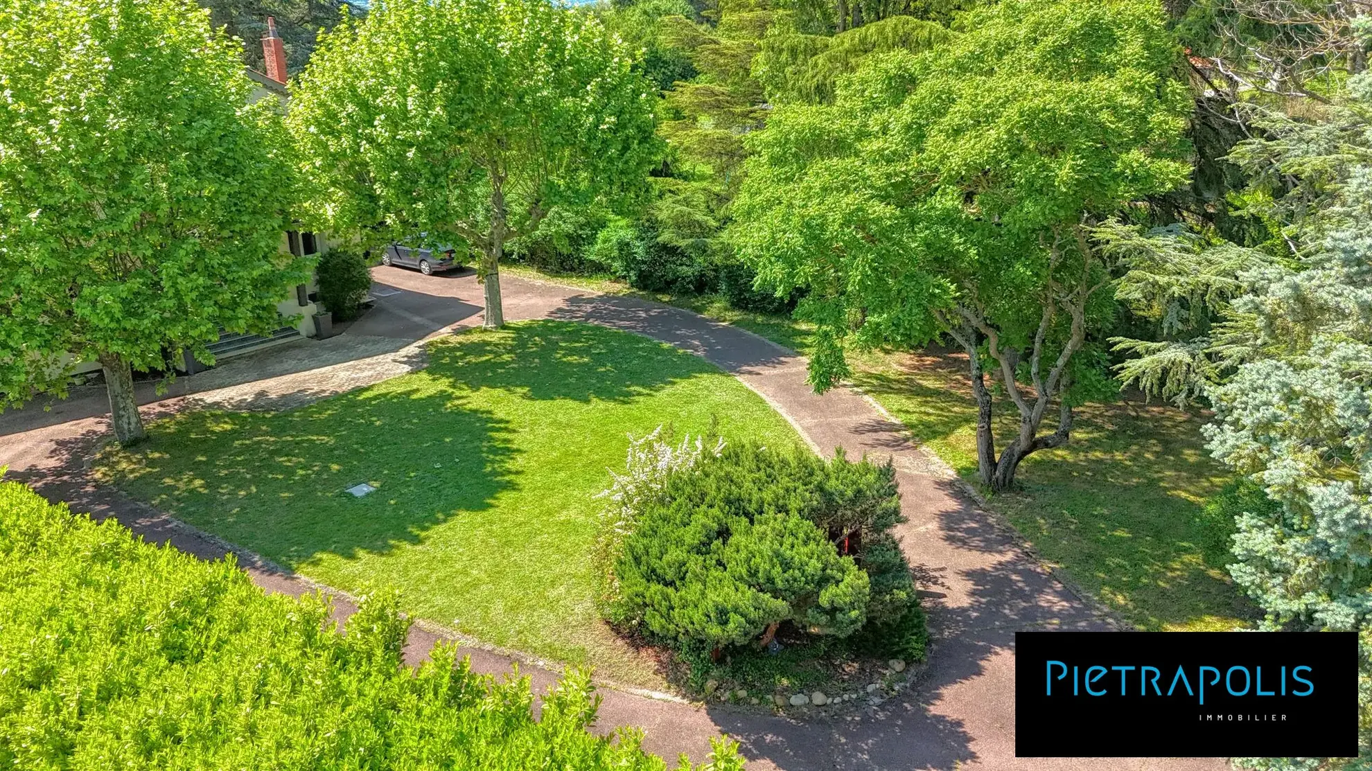 Terrain constructible à Roussillon de 528 m² pour votre projet immobilier 