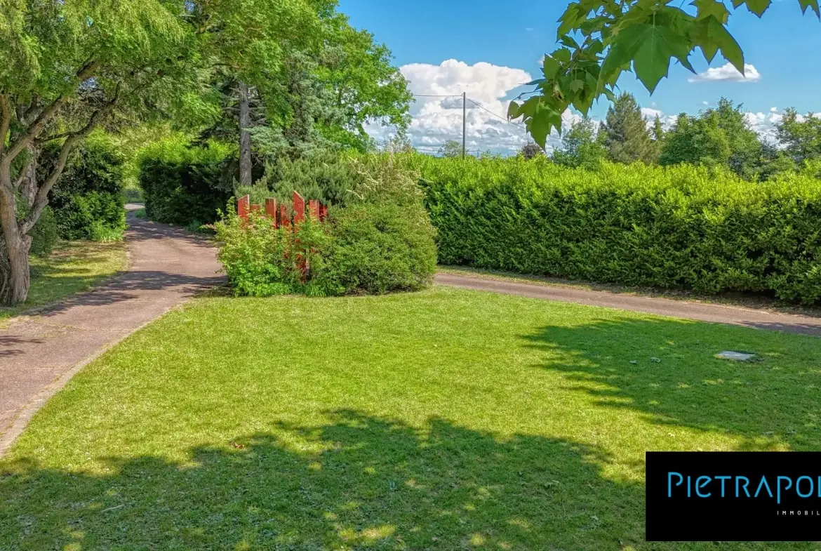 Terrain constructible à Roussillon de 528 m² pour votre projet immobilier 