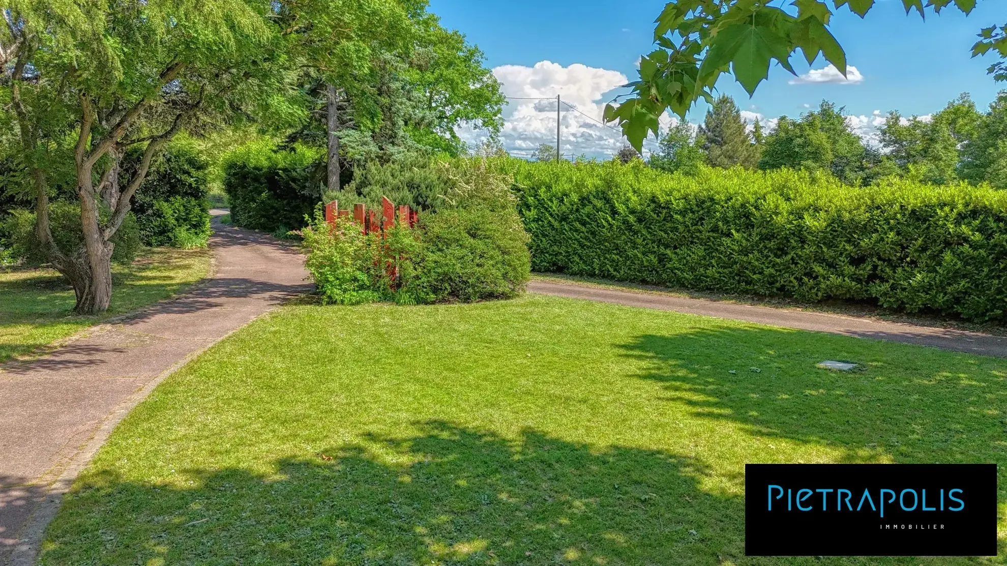 Terrain constructible à Roussillon de 528 m² pour votre projet immobilier 
