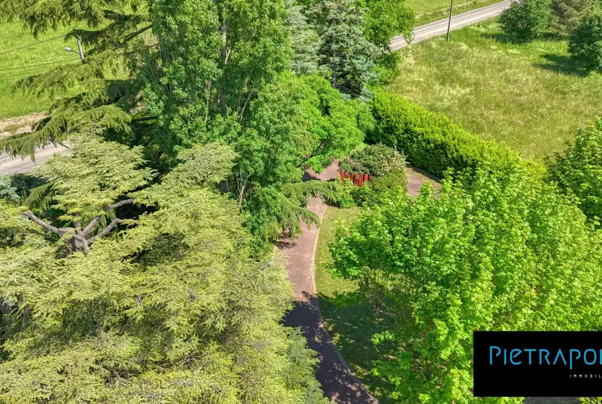 Terrain constructible à Roussillon de 528 m² pour votre projet immobilier 