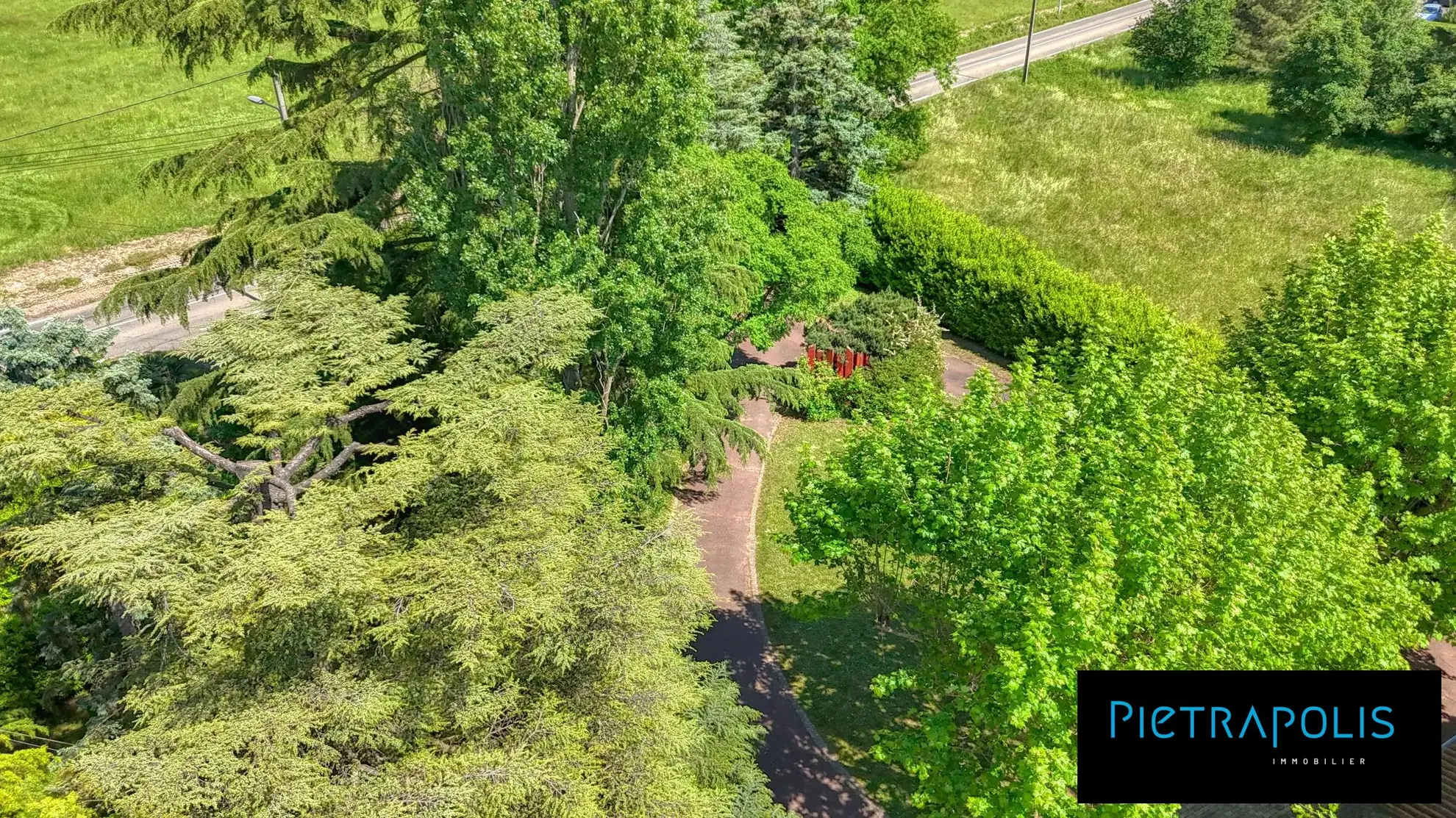 Terrain constructible à Roussillon de 528 m² pour votre projet immobilier 