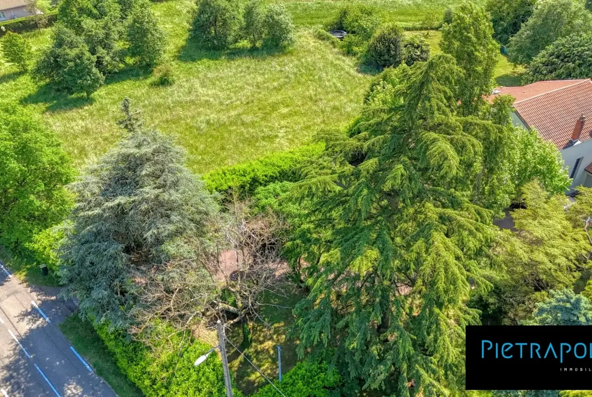 Terrain constructible à Roussillon de 528 m² pour votre projet immobilier 