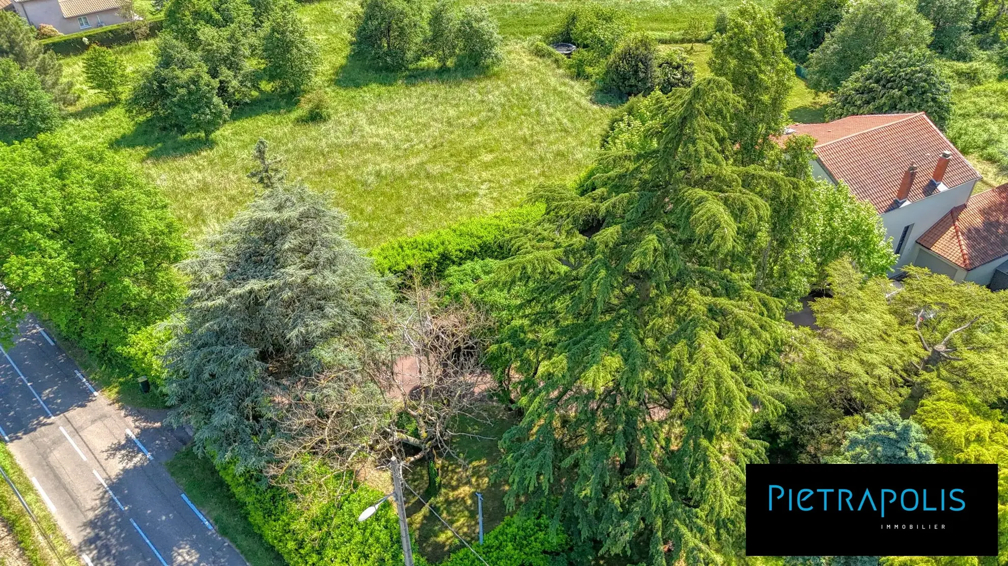 Terrain constructible à Roussillon de 528 m² pour votre projet immobilier 