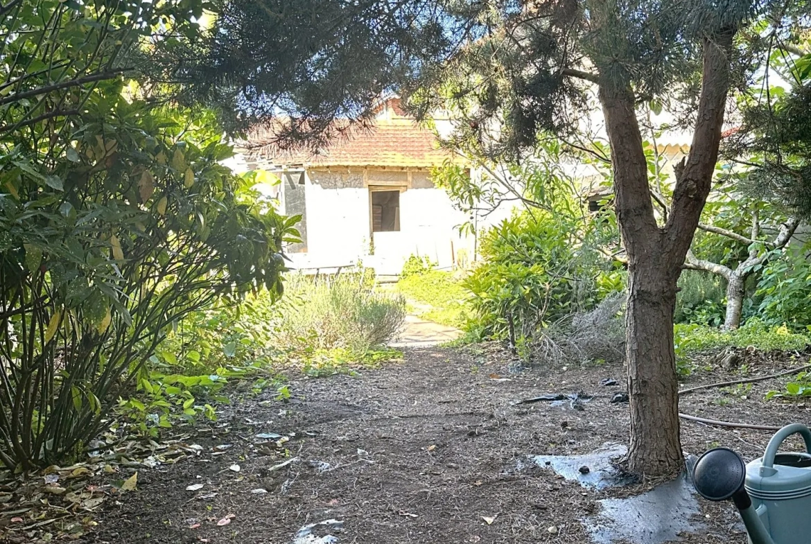 Maison mitoyenne rénovée de 126,51 m² à Montargis avec jardin 