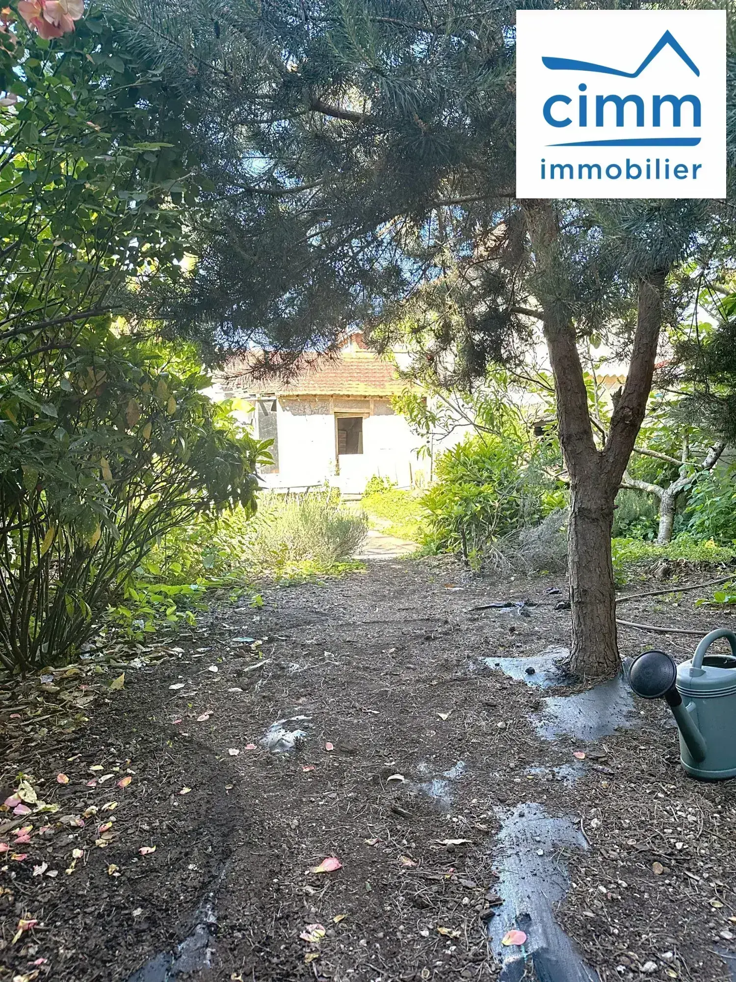 Maison mitoyenne rénovée de 126,51 m² à Montargis avec jardin 