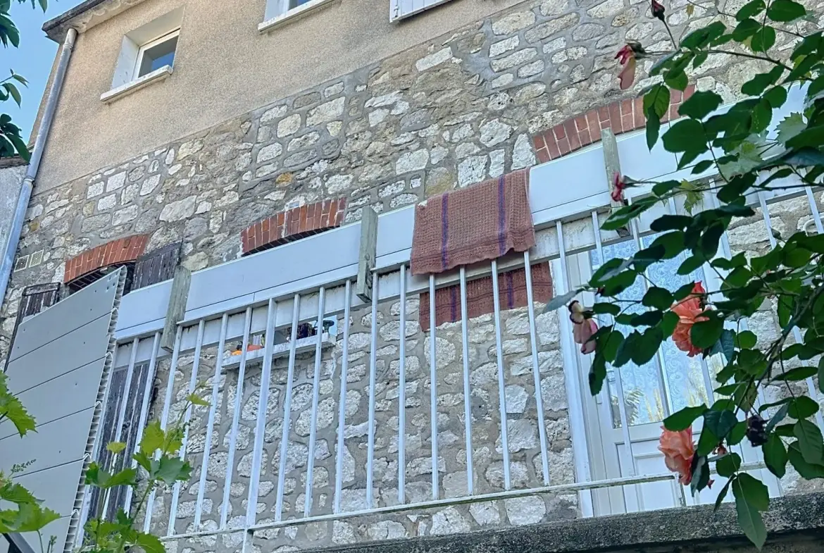 Maison mitoyenne rénovée de 126,51 m² à Montargis avec jardin 