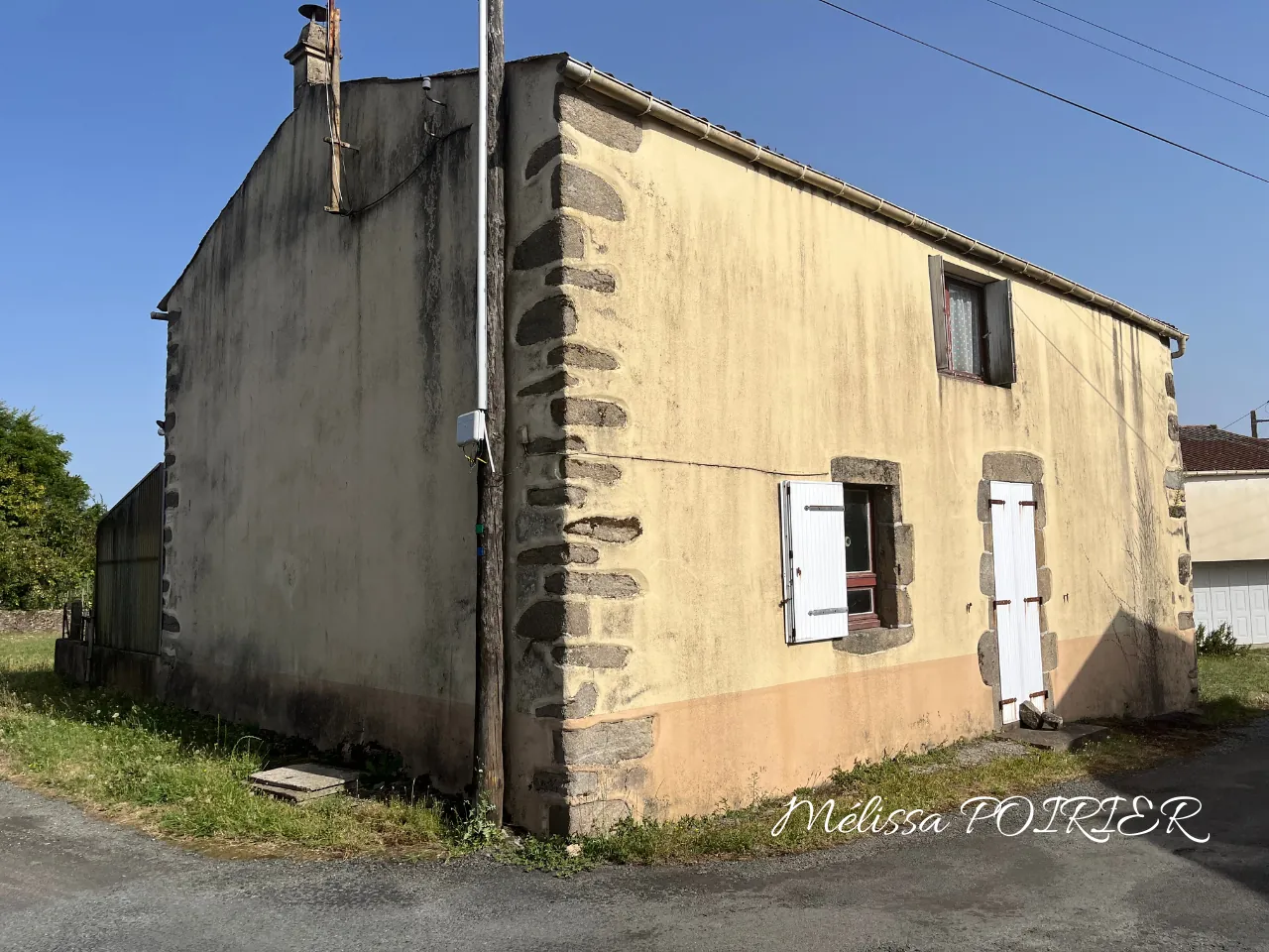 Maison de village à rénover avec dépendances proche des Herbiers et du Puy du Fou 
