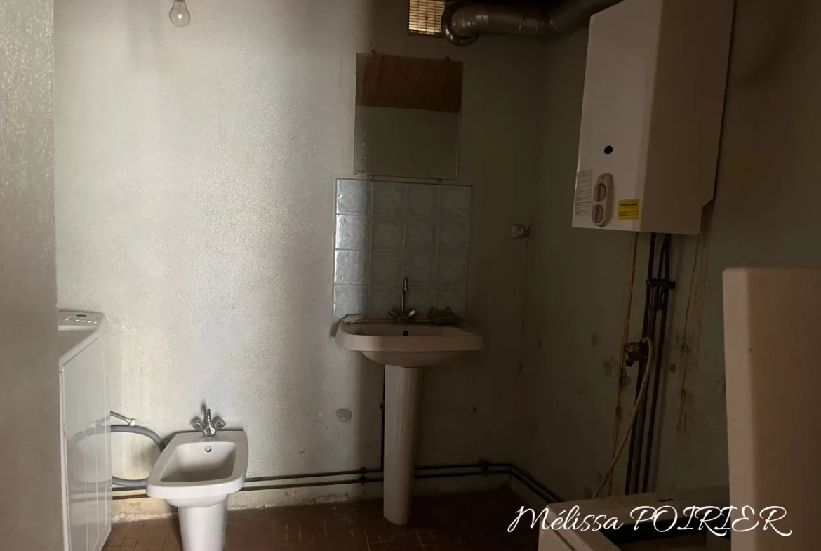 Maison de village à rénover avec dépendances proche des Herbiers et du Puy du Fou 