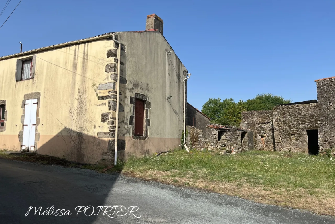 Maison de village à rénover avec dépendances proche des Herbiers et du Puy du Fou 