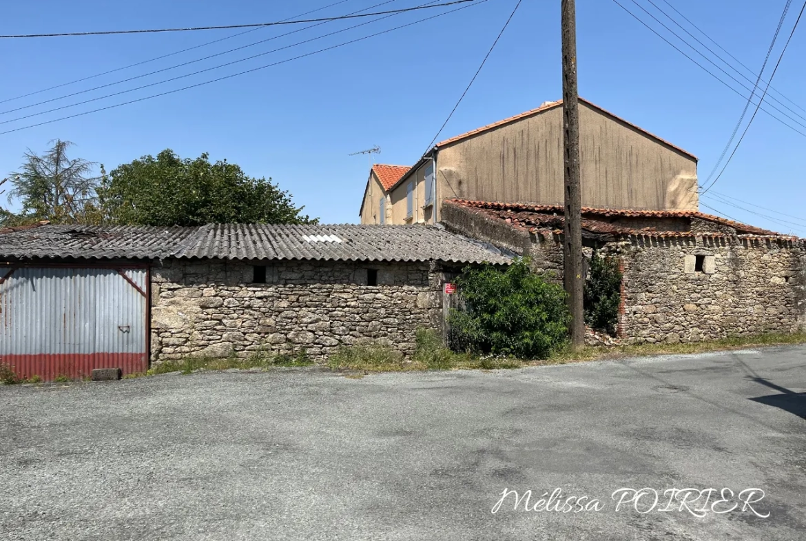 Maison de village à rénover avec dépendances proche des Herbiers et du Puy du Fou 