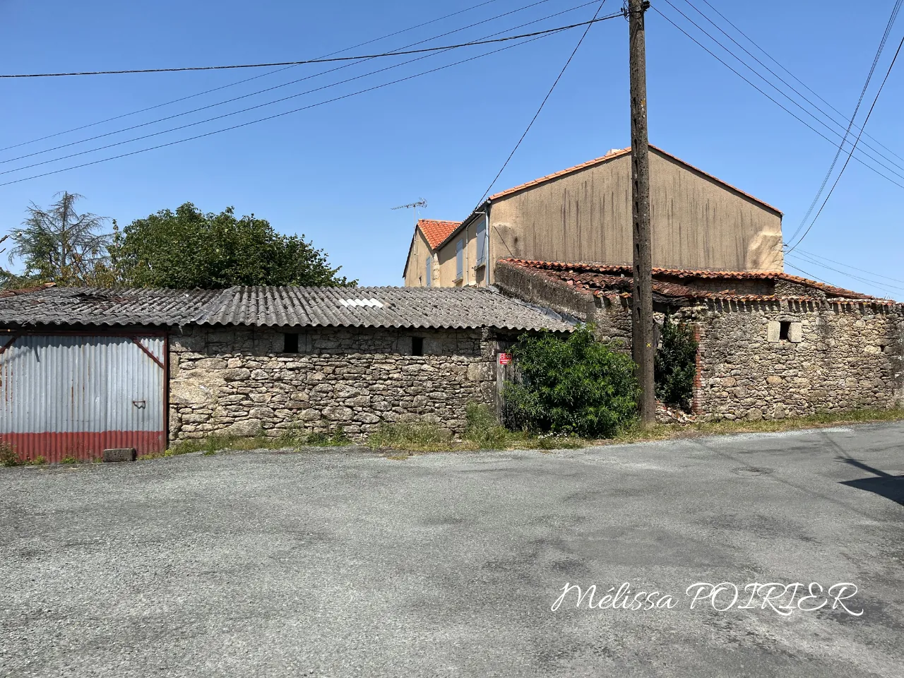 Maison de village à rénover avec dépendances proche des Herbiers et du Puy du Fou 