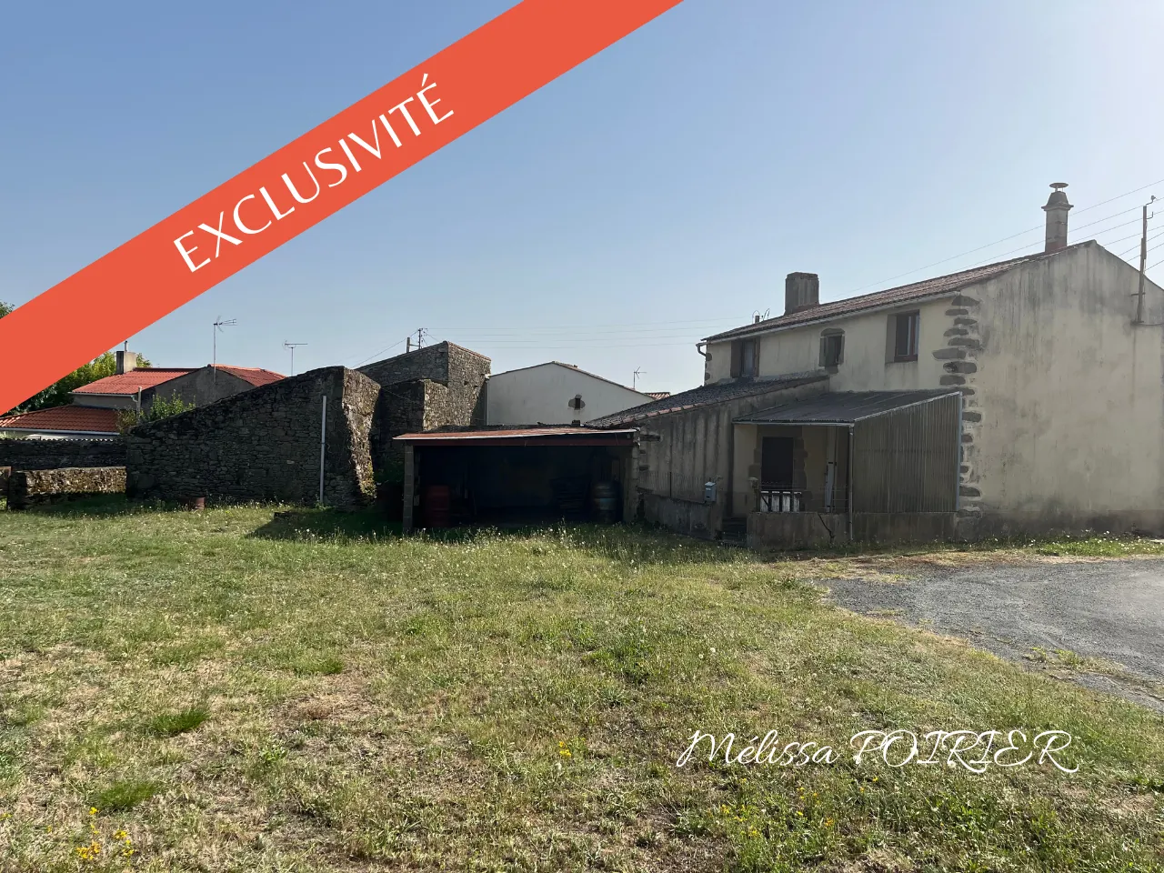Maison de village à rénover avec dépendances proche des Herbiers et du Puy du Fou 