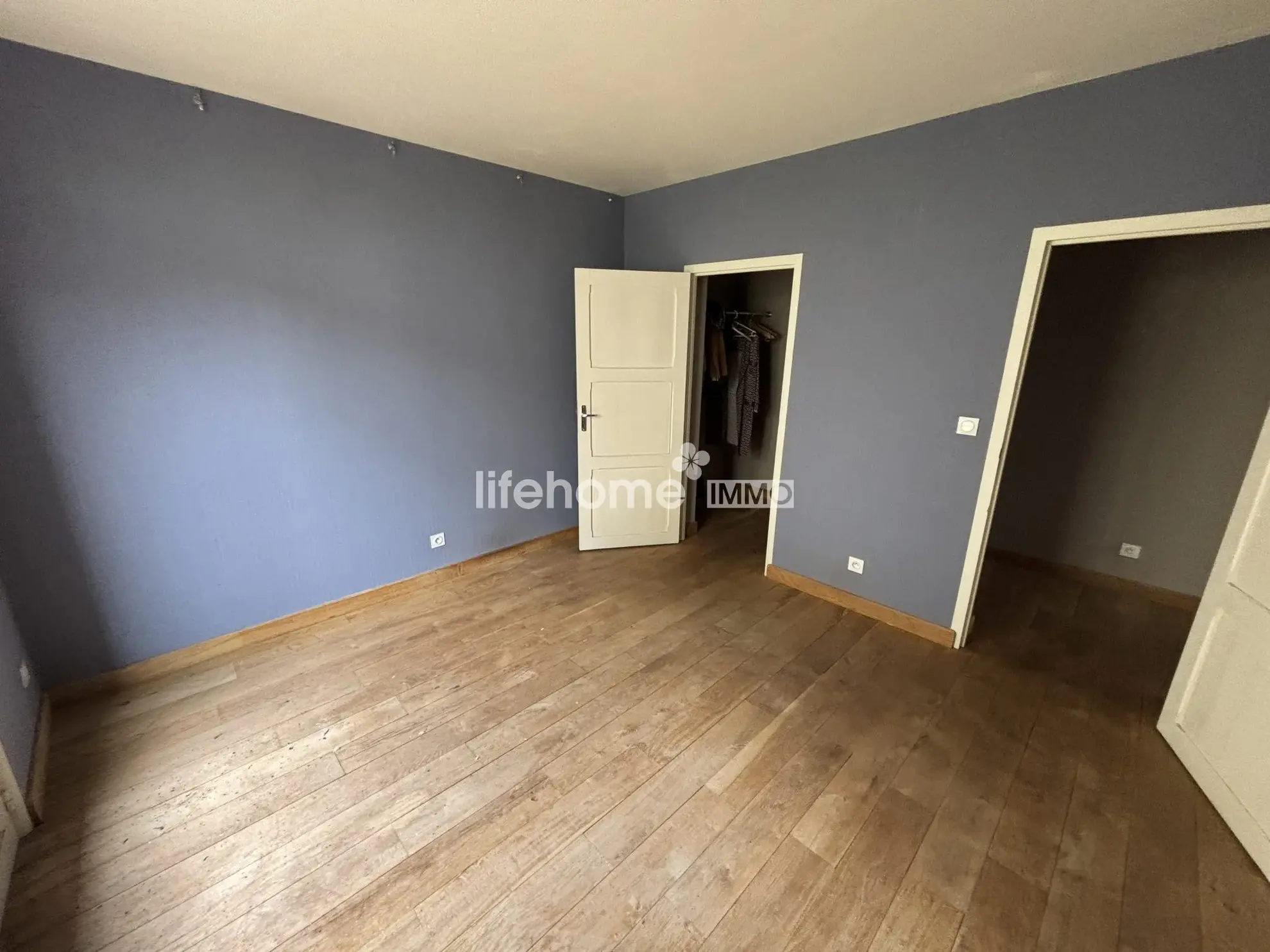 Immeuble à vendre avec local commercial et appartement à Villeneuve-sur-Lot 