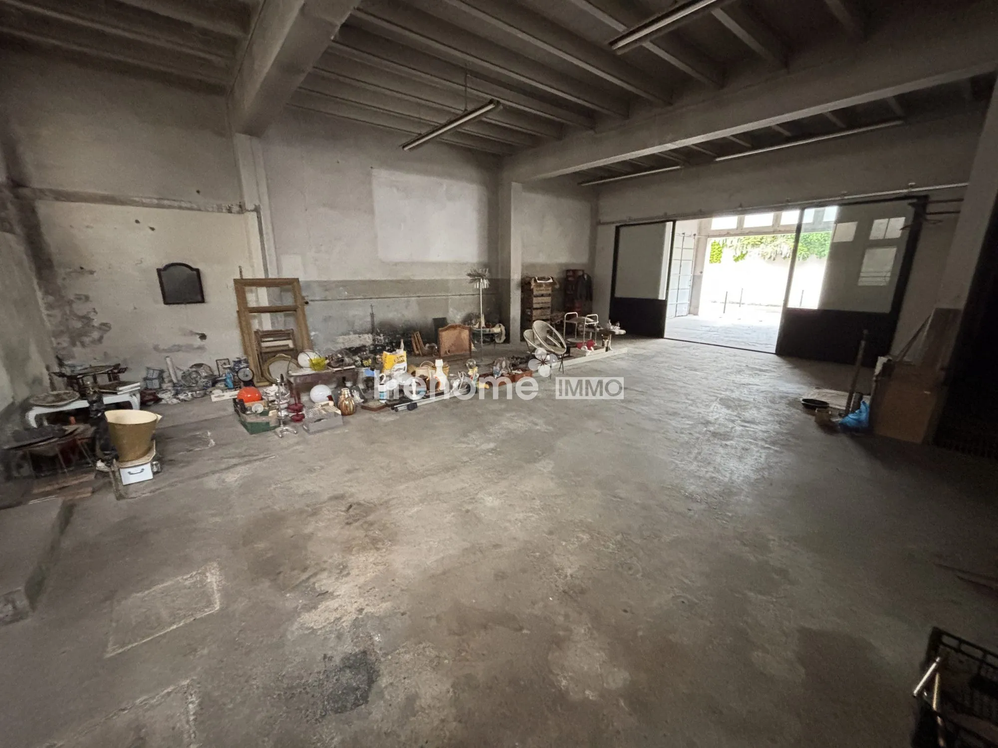 Immeuble à vendre avec local commercial et appartement à Villeneuve-sur-Lot 