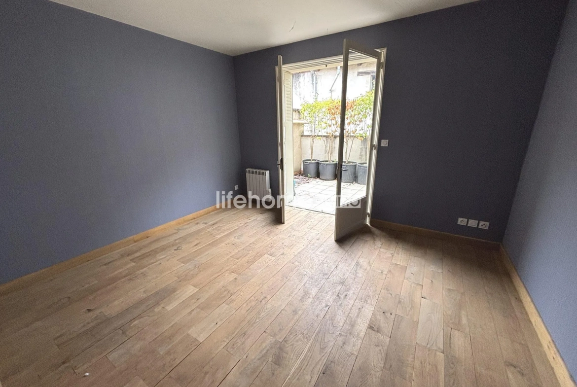 Immeuble à vendre avec local commercial et appartement à Villeneuve-sur-Lot 