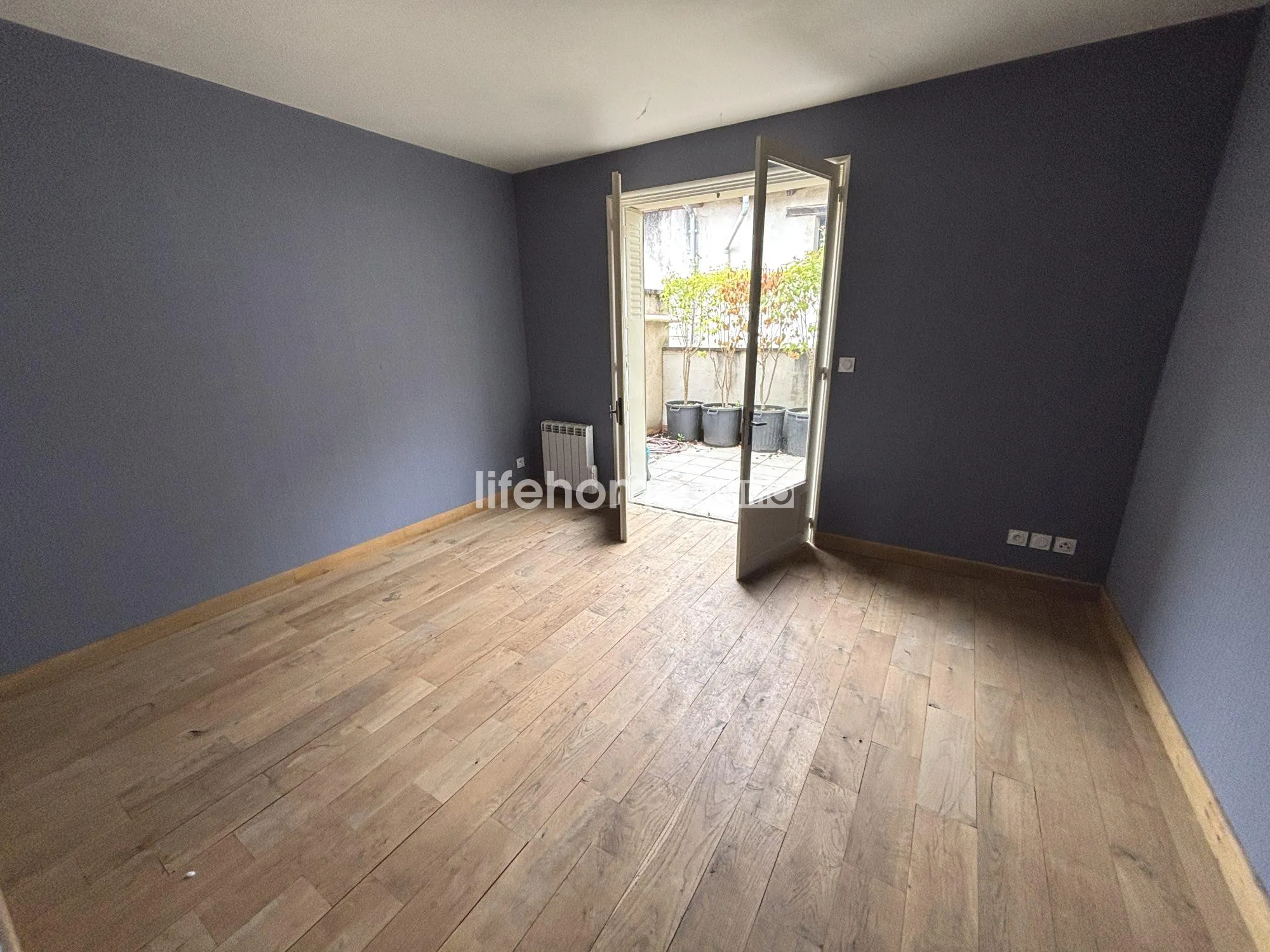 Immeuble à vendre avec local commercial et appartement à Villeneuve-sur-Lot 