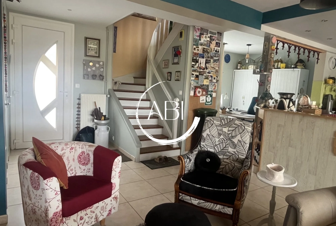 Maison à vendre à Couterne près de Bagnolets de l'Orne avec grand garage et jardin arboré 