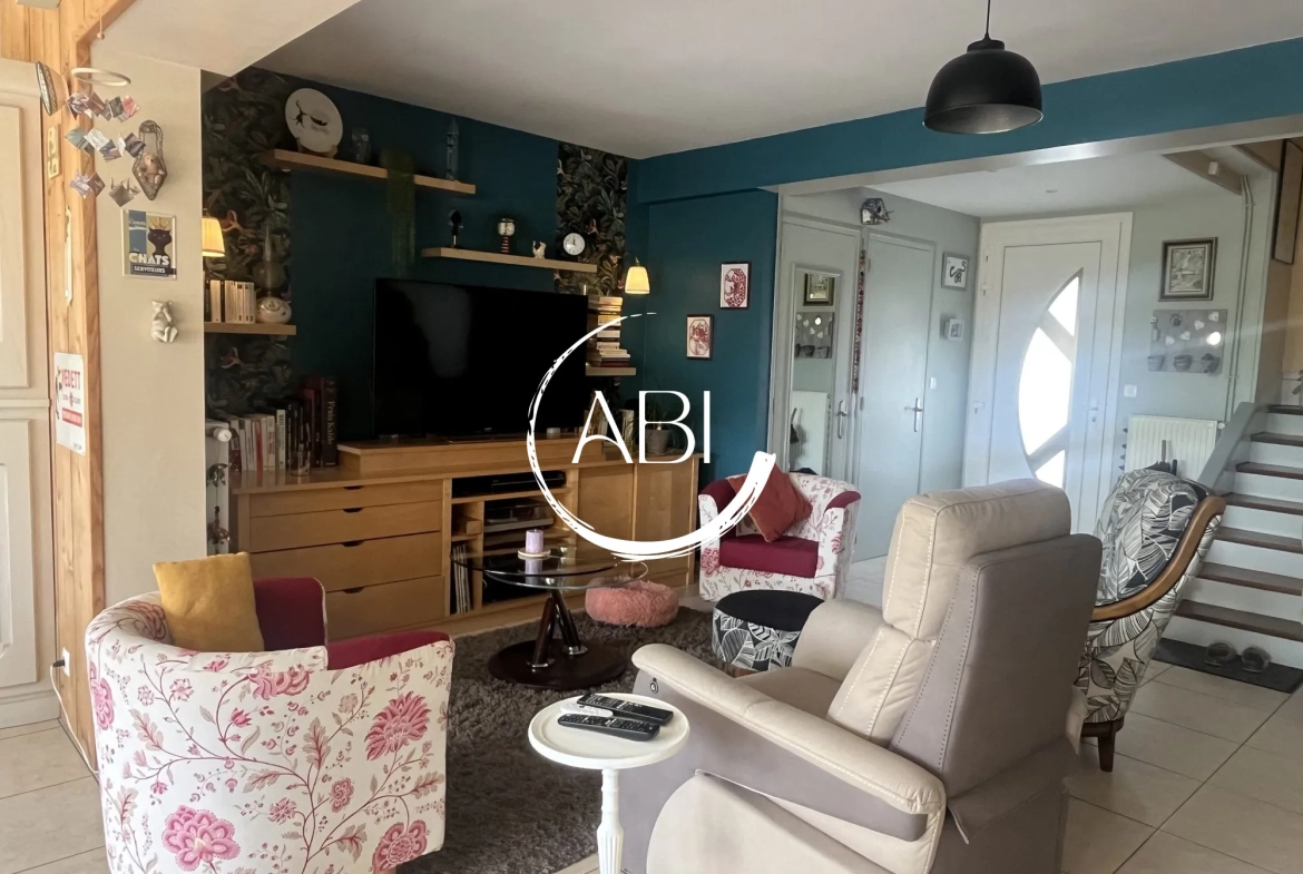 Maison à vendre à Couterne près de Bagnolets de l'Orne avec grand garage et jardin arboré 
