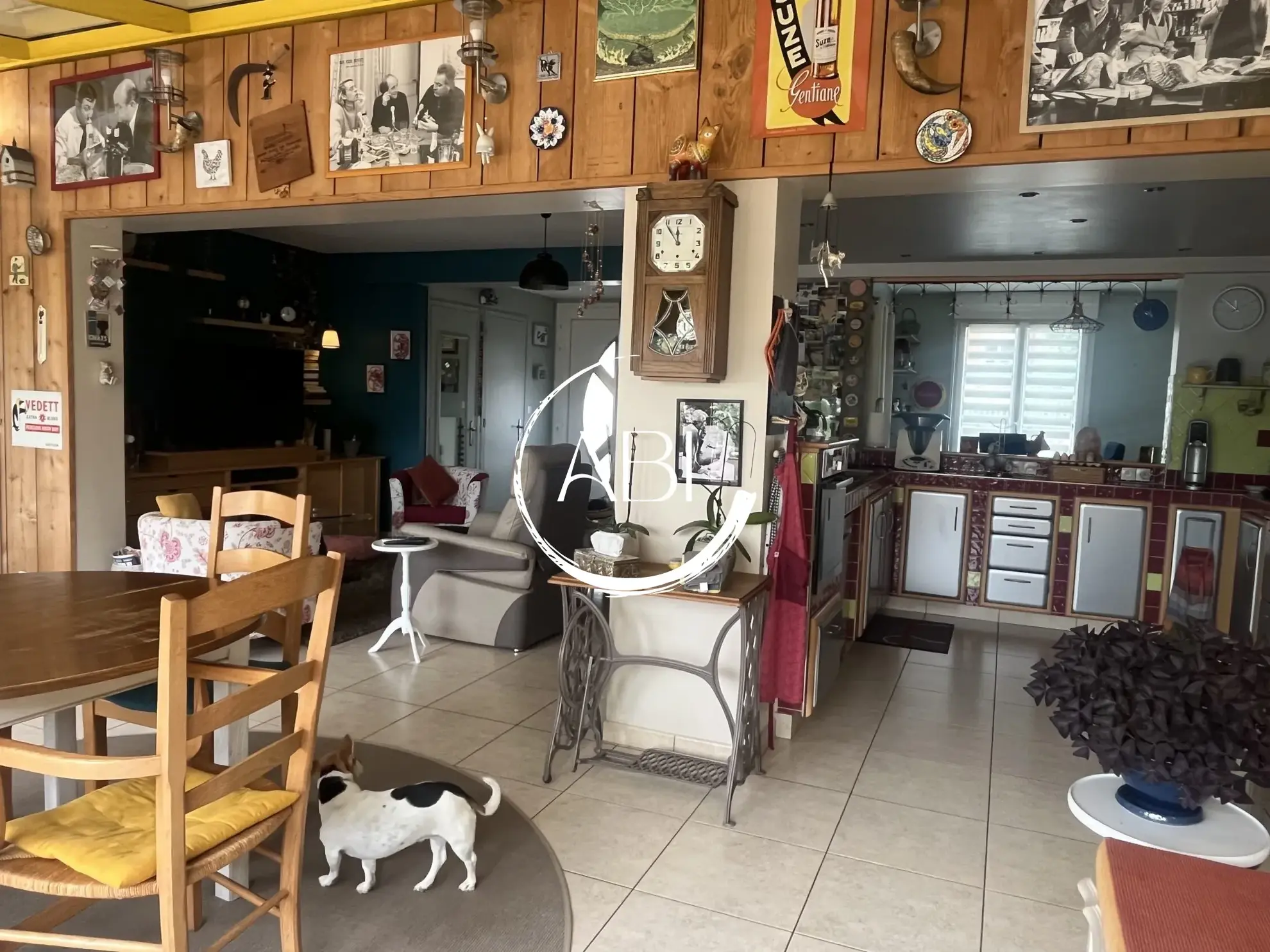 Maison à vendre à Couterne près de Bagnolets de l'Orne avec grand garage et jardin arboré 