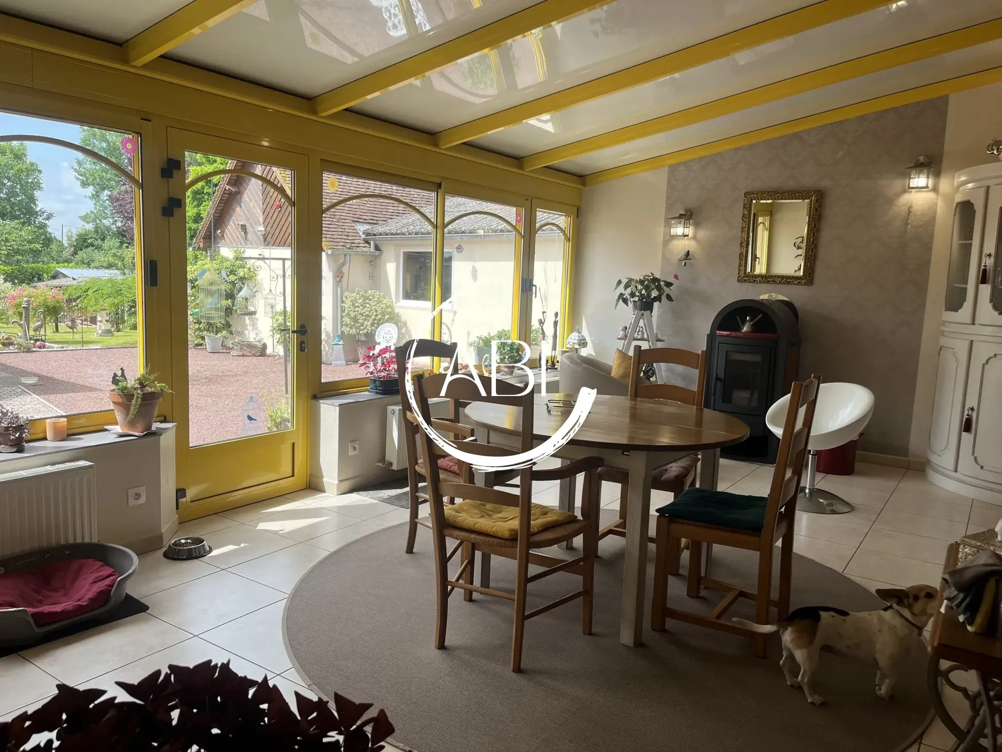 Maison à vendre à Couterne près de Bagnolets de l'Orne avec grand garage et jardin arboré 