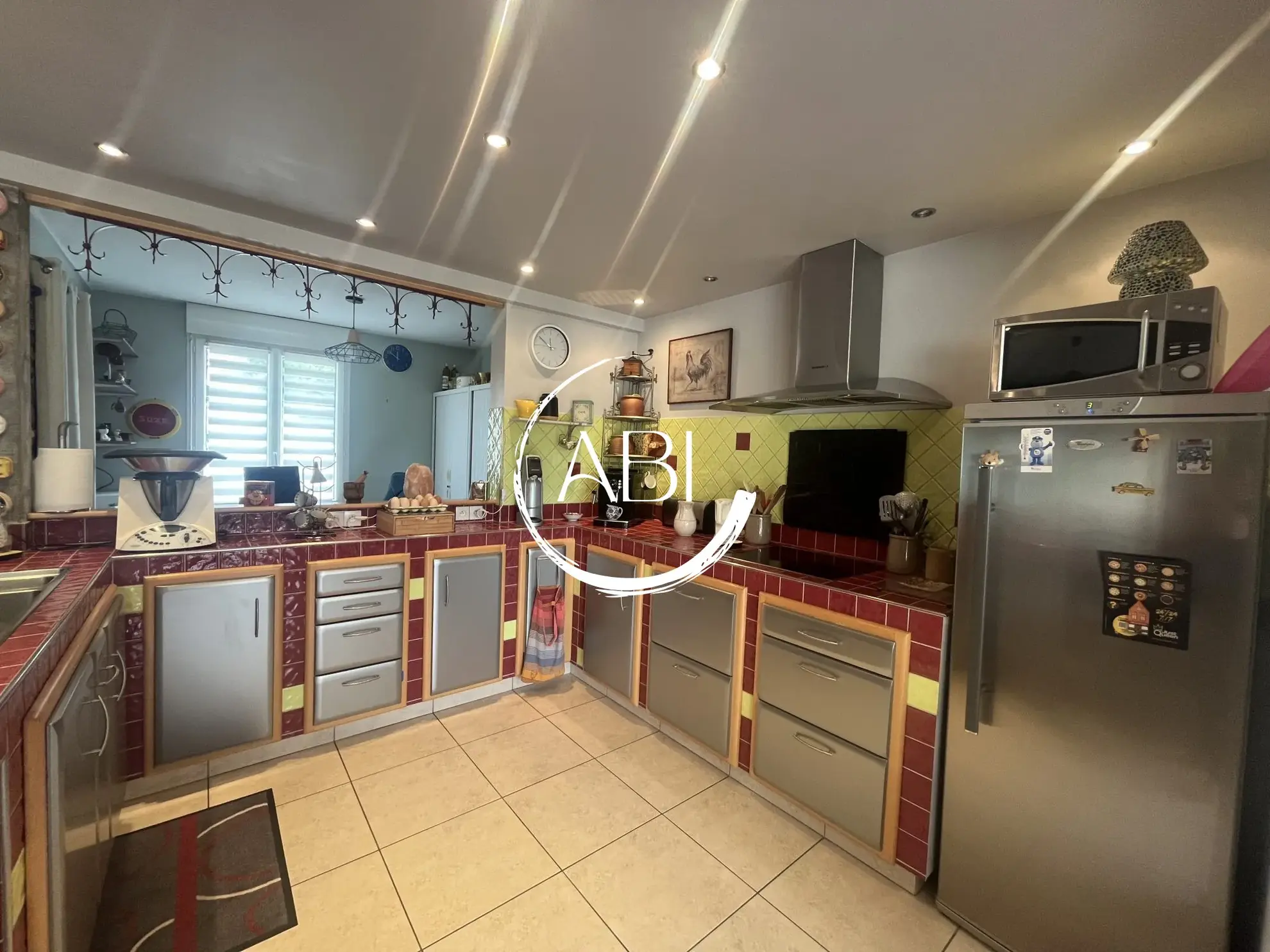 Maison à vendre à Couterne près de Bagnolets de l'Orne avec grand garage et jardin arboré 