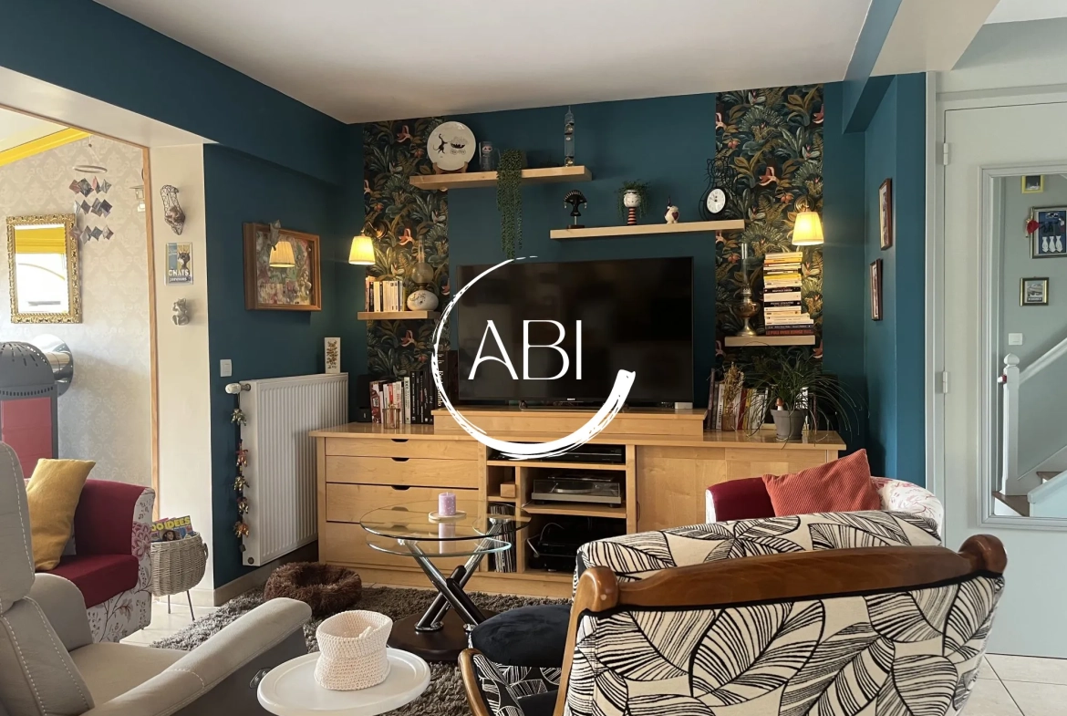 Maison à vendre à Couterne près de Bagnolets de l'Orne avec grand garage et jardin arboré 