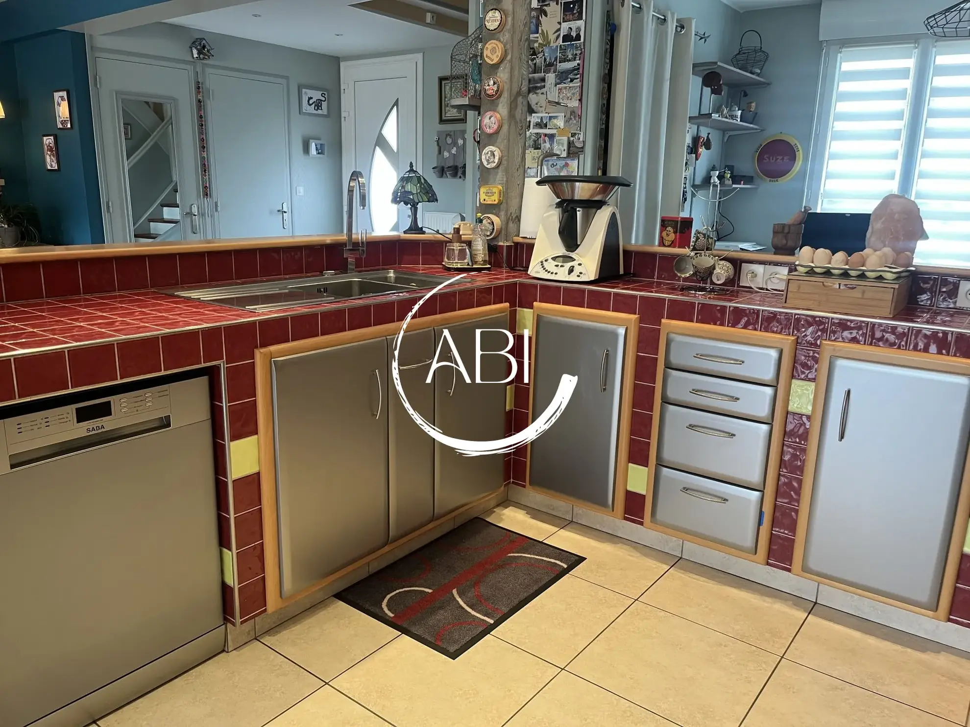 Maison à vendre à Couterne près de Bagnolets de l'Orne avec grand garage et jardin arboré 