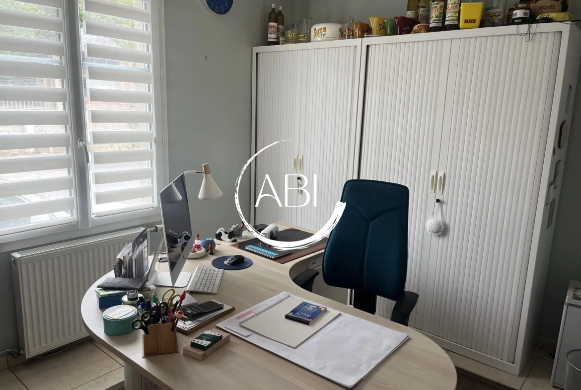 Maison à vendre à Couterne près de Bagnolets de l'Orne avec grand garage et jardin arboré 