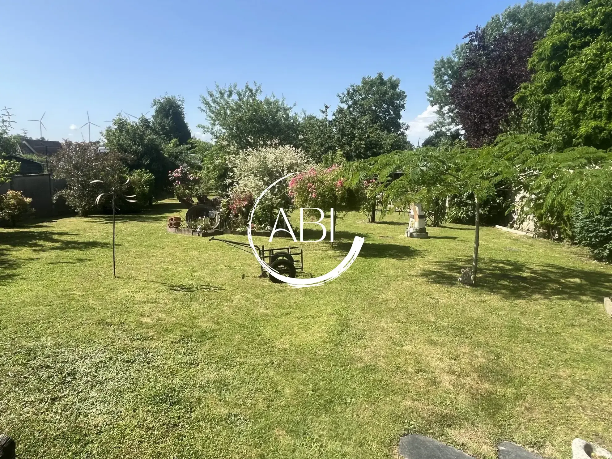 Maison à vendre à Couterne près de Bagnolets de l'Orne avec grand garage et jardin arboré 