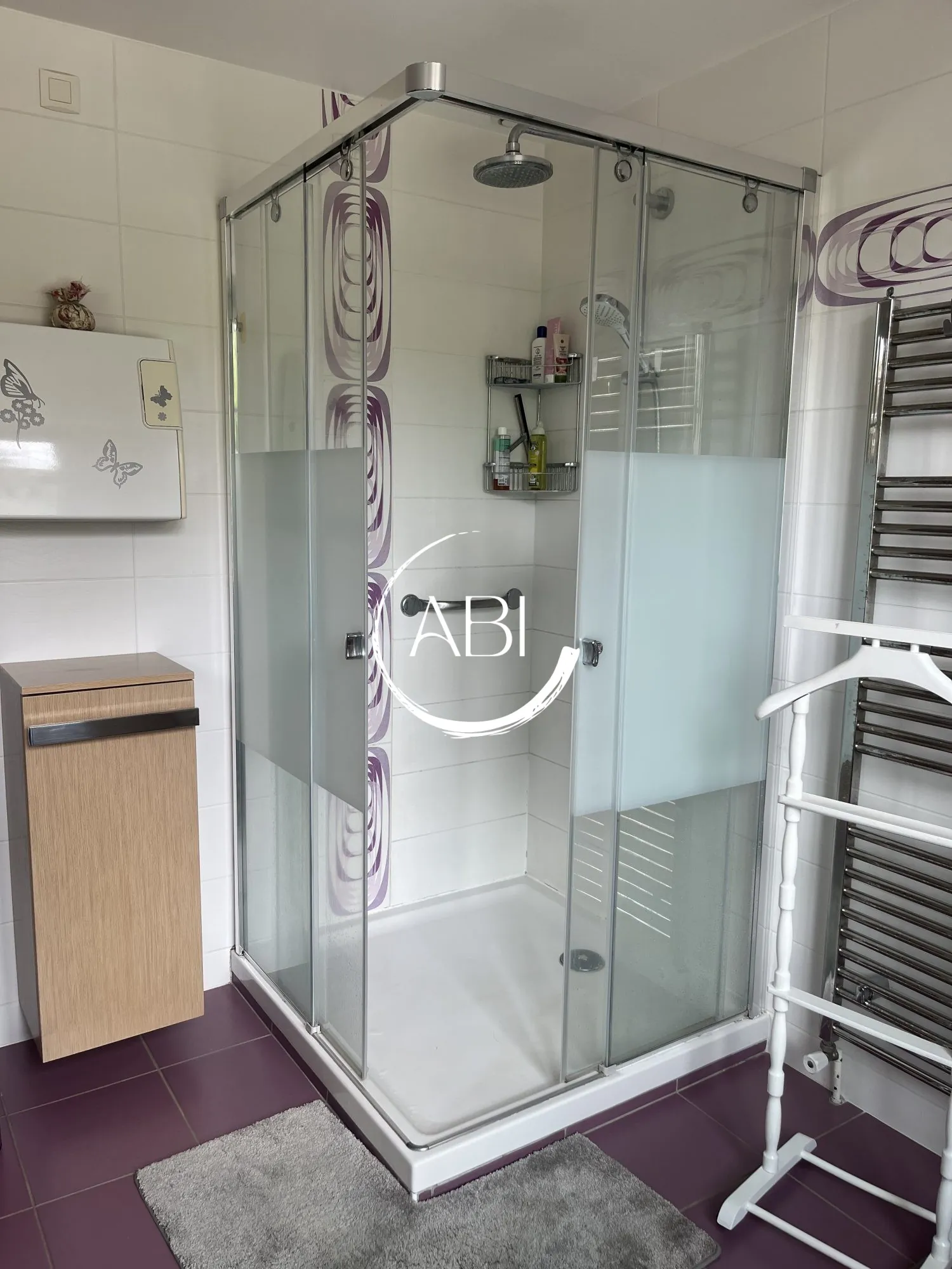 Maison à vendre à Couterne près de Bagnolets de l'Orne avec grand garage et jardin arboré 
