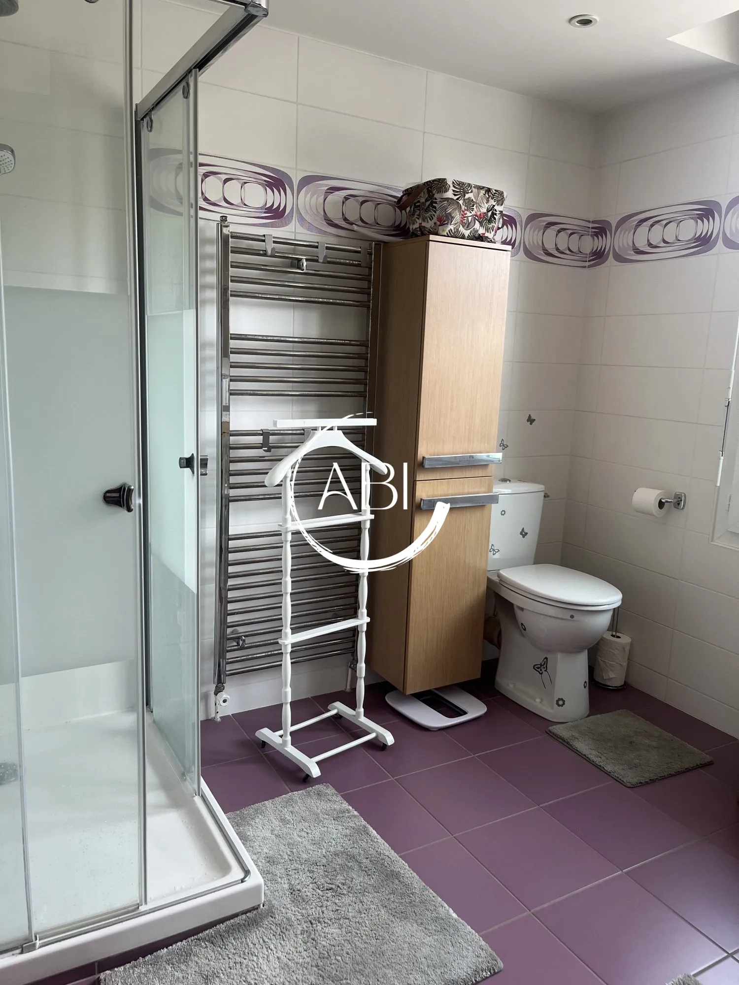 Maison à vendre à Couterne près de Bagnolets de l'Orne avec grand garage et jardin arboré 