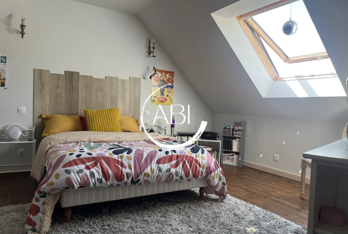 Maison à vendre à Couterne près de Bagnolets de l'Orne avec grand garage et jardin arboré 
