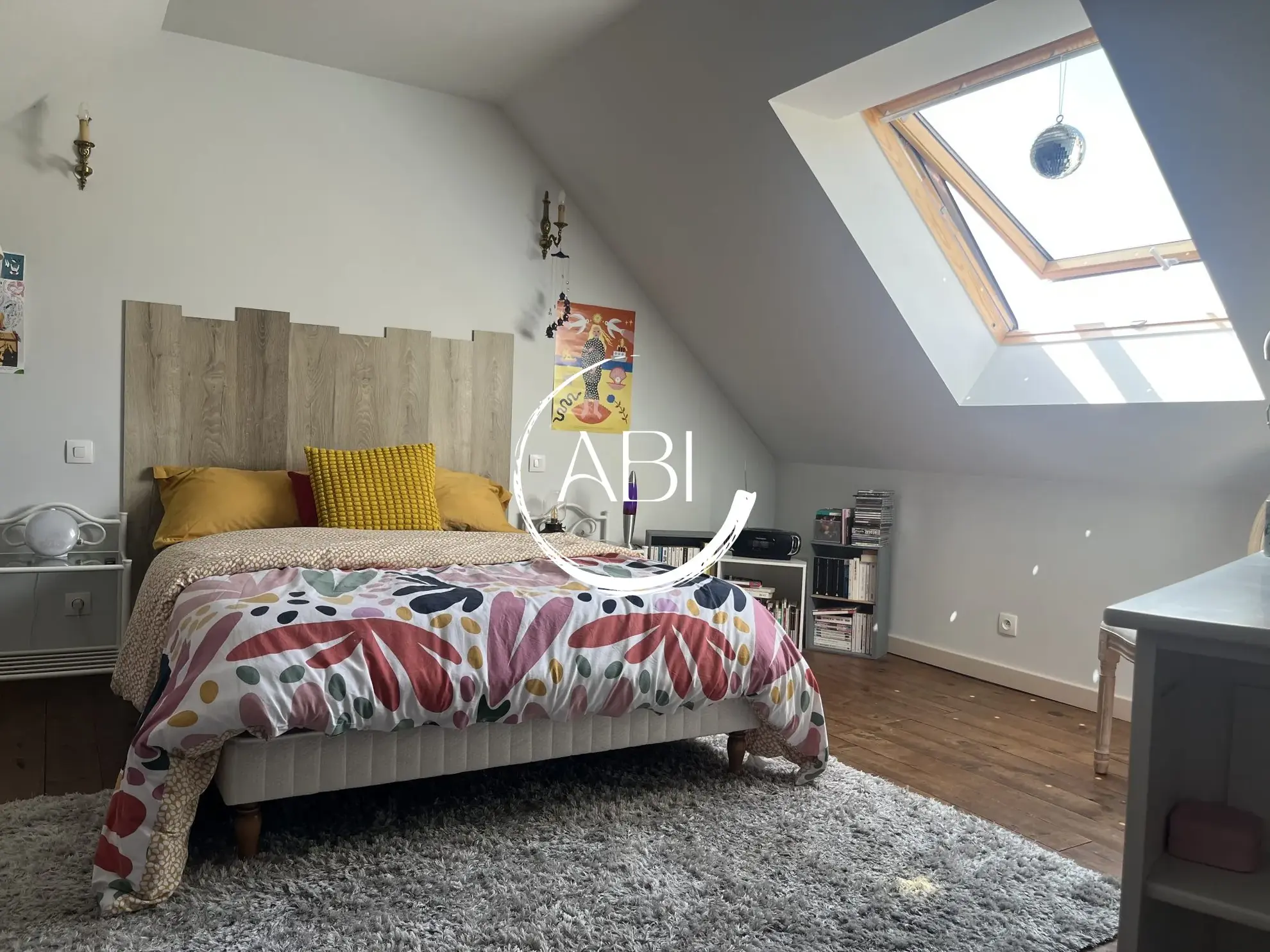 Maison à vendre à Couterne près de Bagnolets de l'Orne avec grand garage et jardin arboré 