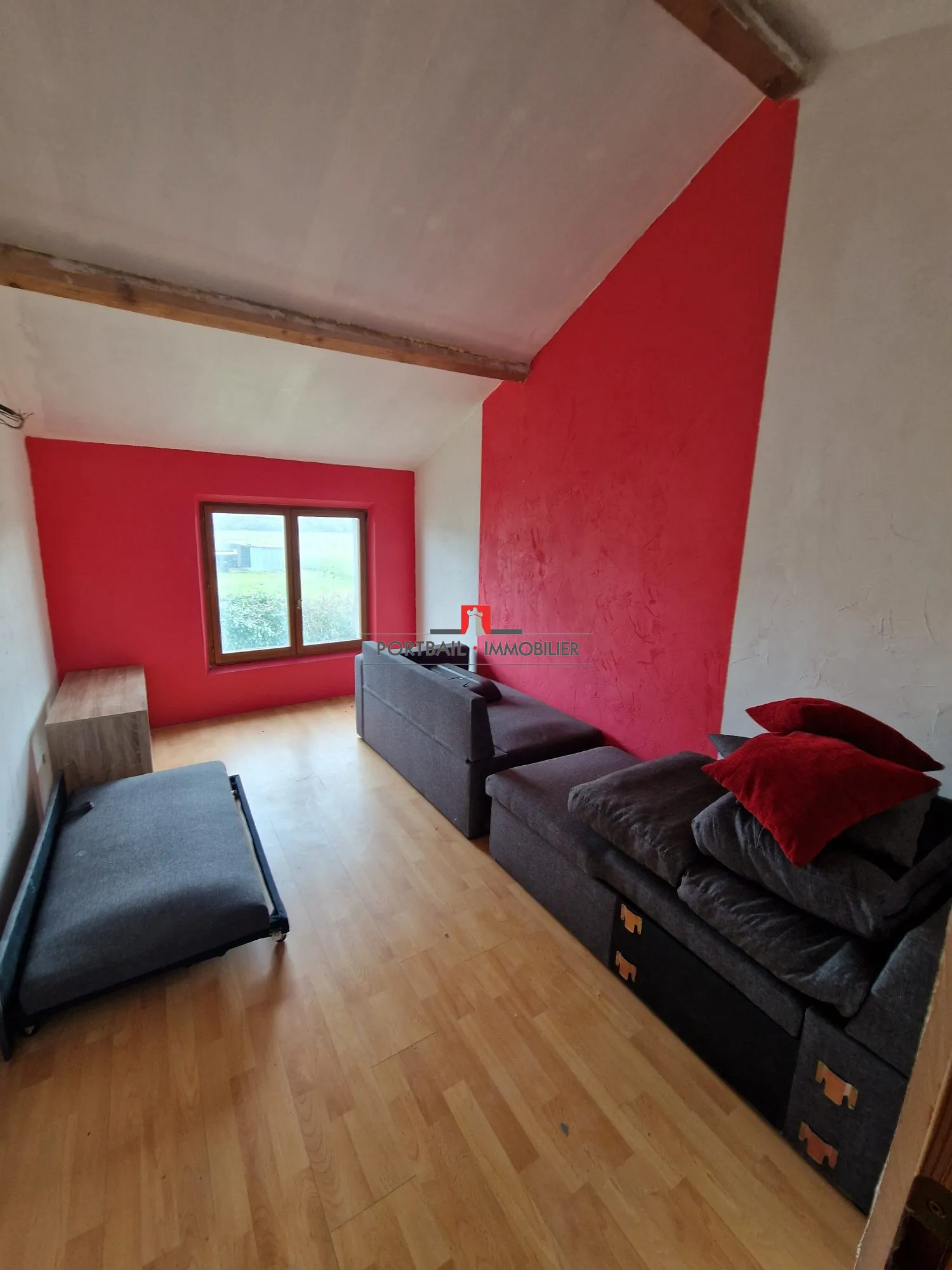 Maison à vendre avec grand jardin et potentiel à proximité de l'autoroute A10 