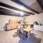 Maison à vendre avec grand jardin et potentiel à proximité de l'autoroute A10