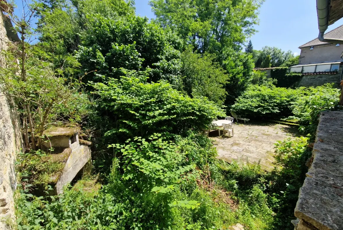 Maison de caractère en pierre de 1824 à Fresnes sur Apance, calme et authenticité 