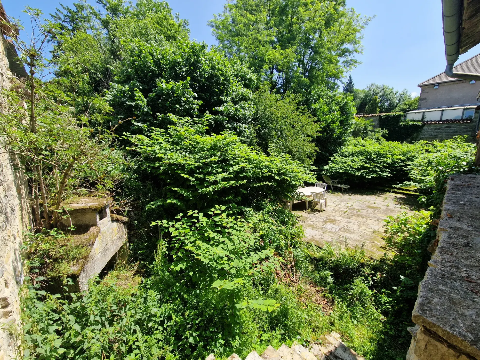 Maison de caractère en pierre de 1824 à Fresnes sur Apance, calme et authenticité 