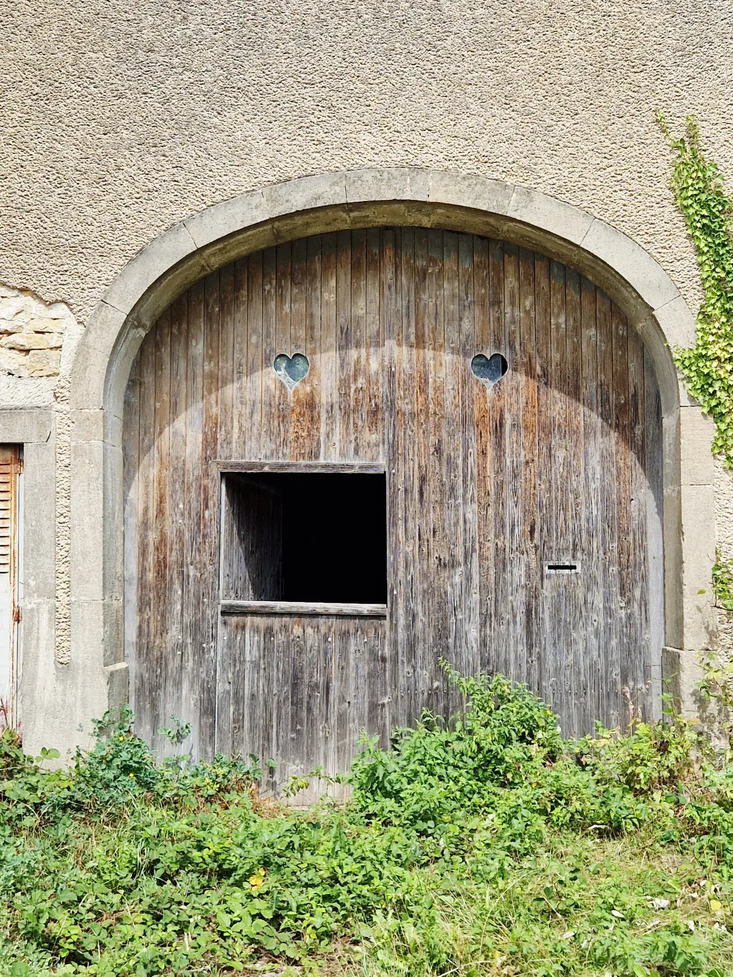 Maison de caractère en pierre de 1824 à Fresnes sur Apance, calme et authenticité 