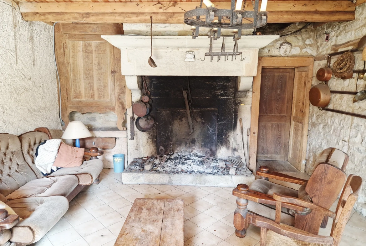 Maison de caractère en pierre de 1824 à Fresnes sur Apance, calme et authenticité 