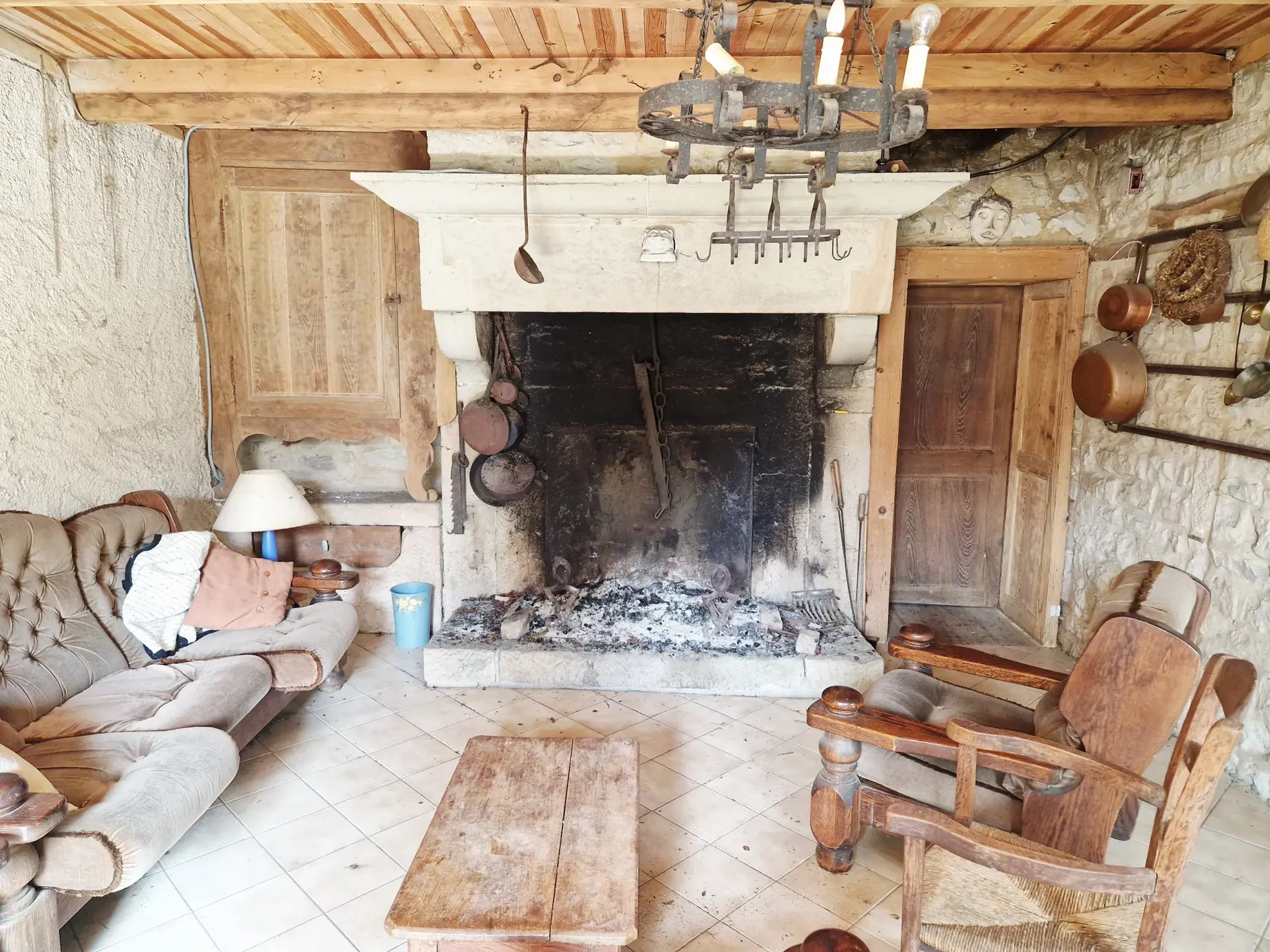 Maison de caractère en pierre de 1824 à Fresnes sur Apance, calme et authenticité 