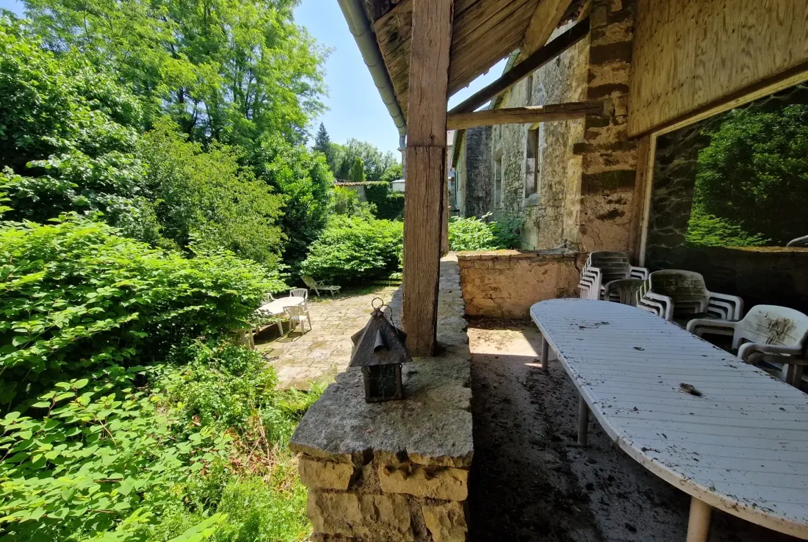Maison de caractère en pierre de 1824 à Fresnes sur Apance, calme et authenticité 