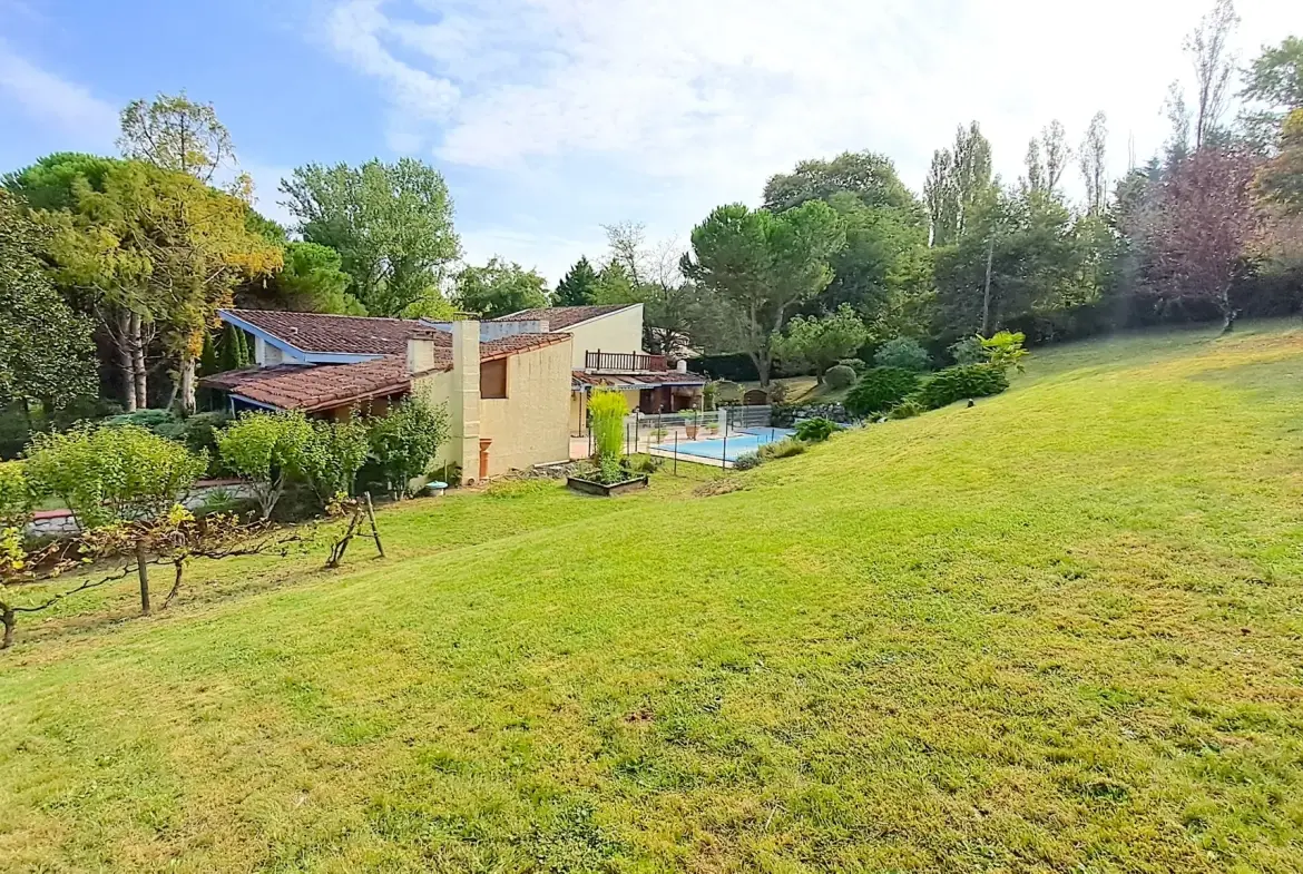 Villa d'architecte avec piscine et dépendance à Villeneuve-sur-Lot 