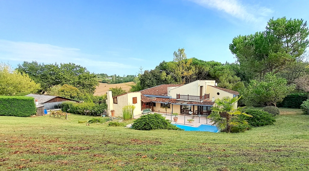 Villa d'architecte avec piscine et dépendance à Villeneuve-sur-Lot