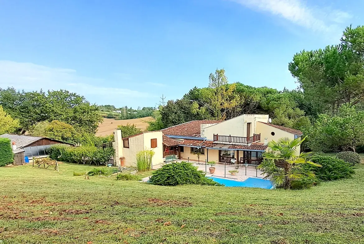 Villa d'architecte avec piscine et dépendance à Villeneuve-sur-Lot 