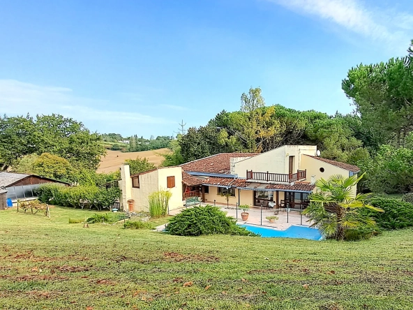 Villa d'architecte avec piscine et dépendance à Villeneuve-sur-Lot