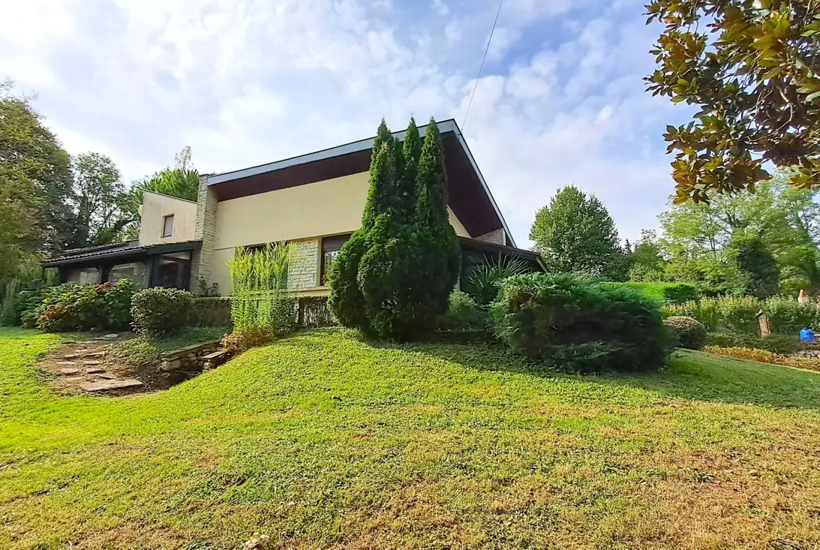 Villa d'architecte avec piscine et dépendance à Villeneuve-sur-Lot 