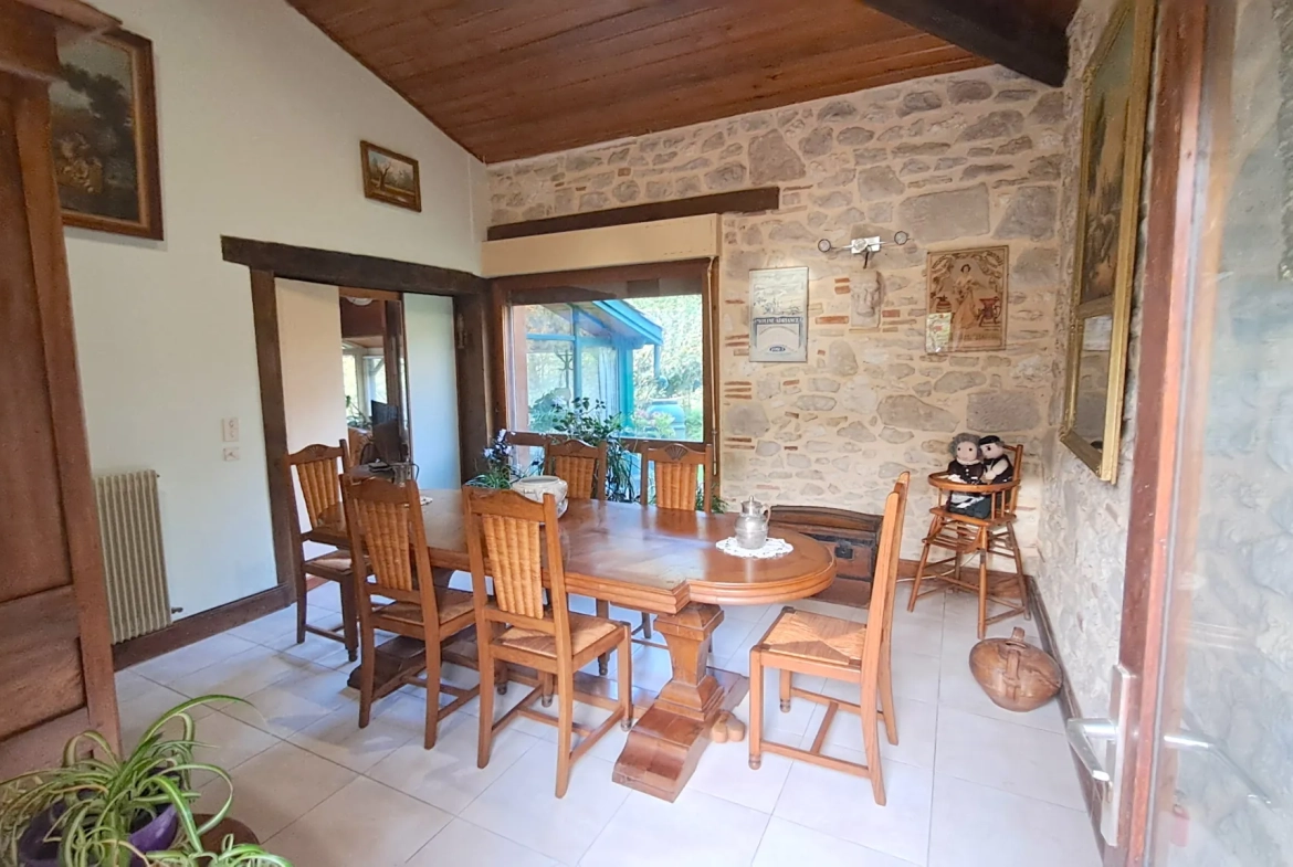 Villa d'architecte avec piscine et dépendance à Villeneuve-sur-Lot 