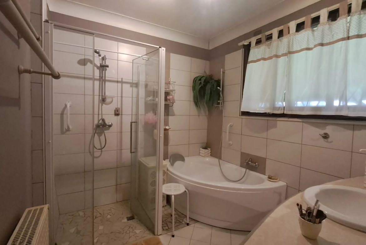 Villa d'architecte avec piscine et dépendance à Villeneuve-sur-Lot 