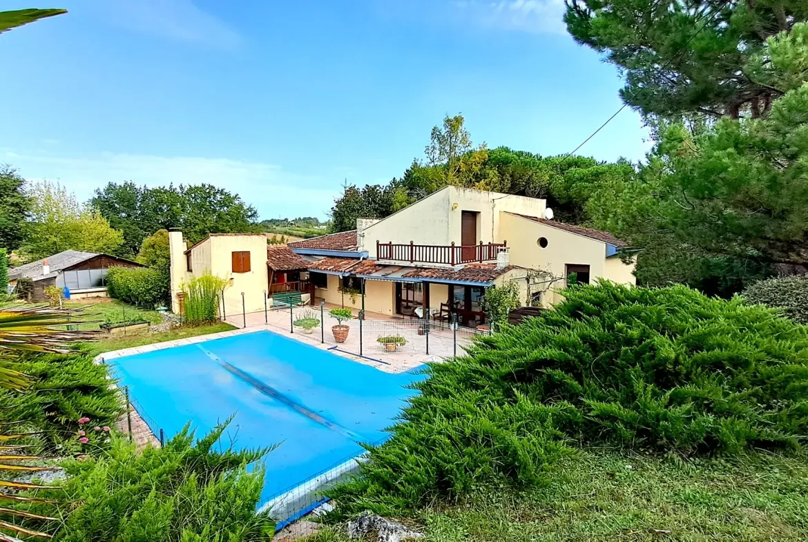 Villa d'architecte avec piscine et dépendance à Villeneuve-sur-Lot 