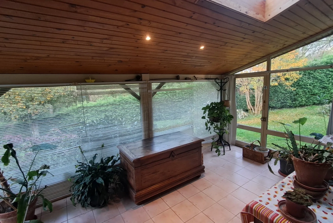 Villa d'architecte avec piscine et dépendance à Villeneuve-sur-Lot 